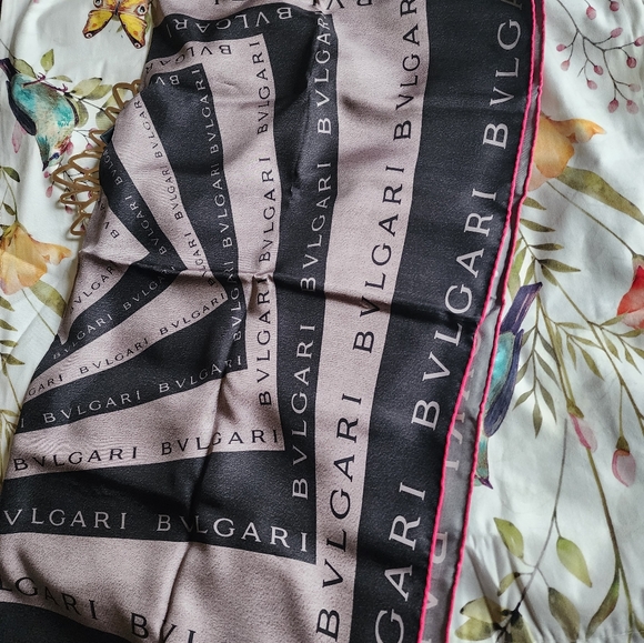 SOLD AUTHENTIC BVLGARI Scarf - Picture 7 of 12